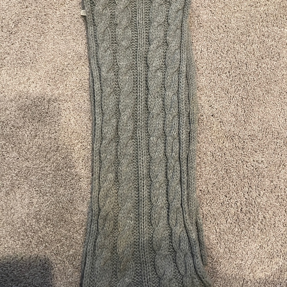 Aeropostale Cable Knit Gray Scarf